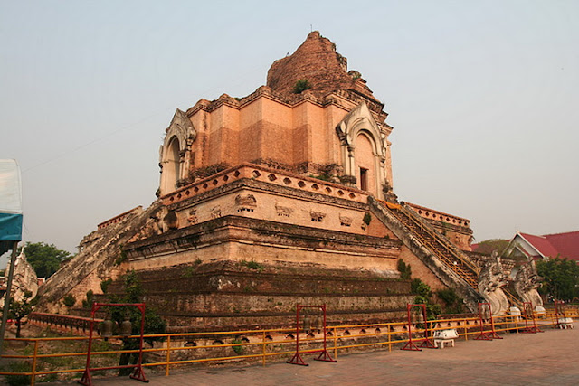 wat chedi luang, chedi luang temple, wat chedi luang worawihan, chedi luang worawihan temple, grand stupa temple chiang mai