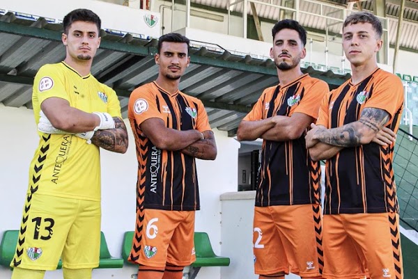 El Antequera CF muestra la equipación con la que se medirá al Málaga