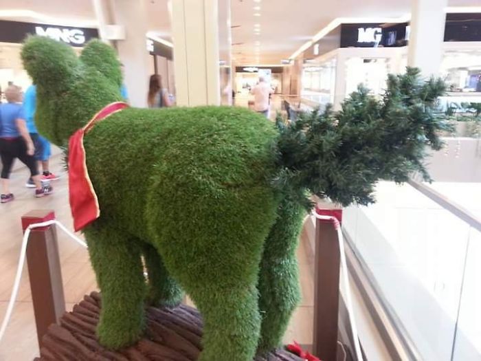 These 30 Christmas Design Fails Are So Epic That We Couldn't Stop Laughing