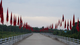 Langgar Aturan, Pemasangan Bendera Parpol di Jembatan Kalis-Putussibau Akan Ditertibkan