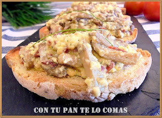 Tostas de revuelto de setas con jamon