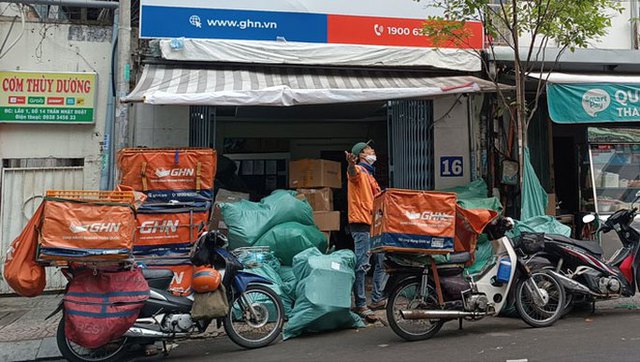Quá tải giao hàng mùa <a href=