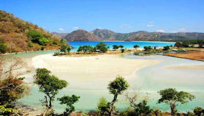 Pantai Selong Belanak Lombok