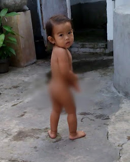 bayi anak mandi