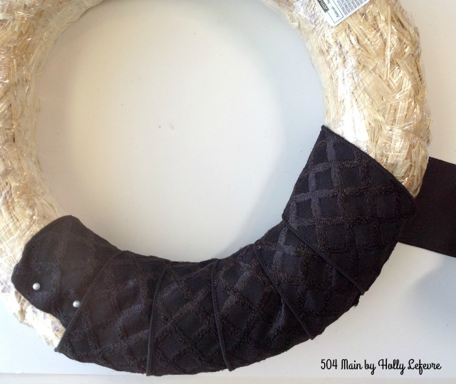This is a quick, easy and versatile method for making a wreath