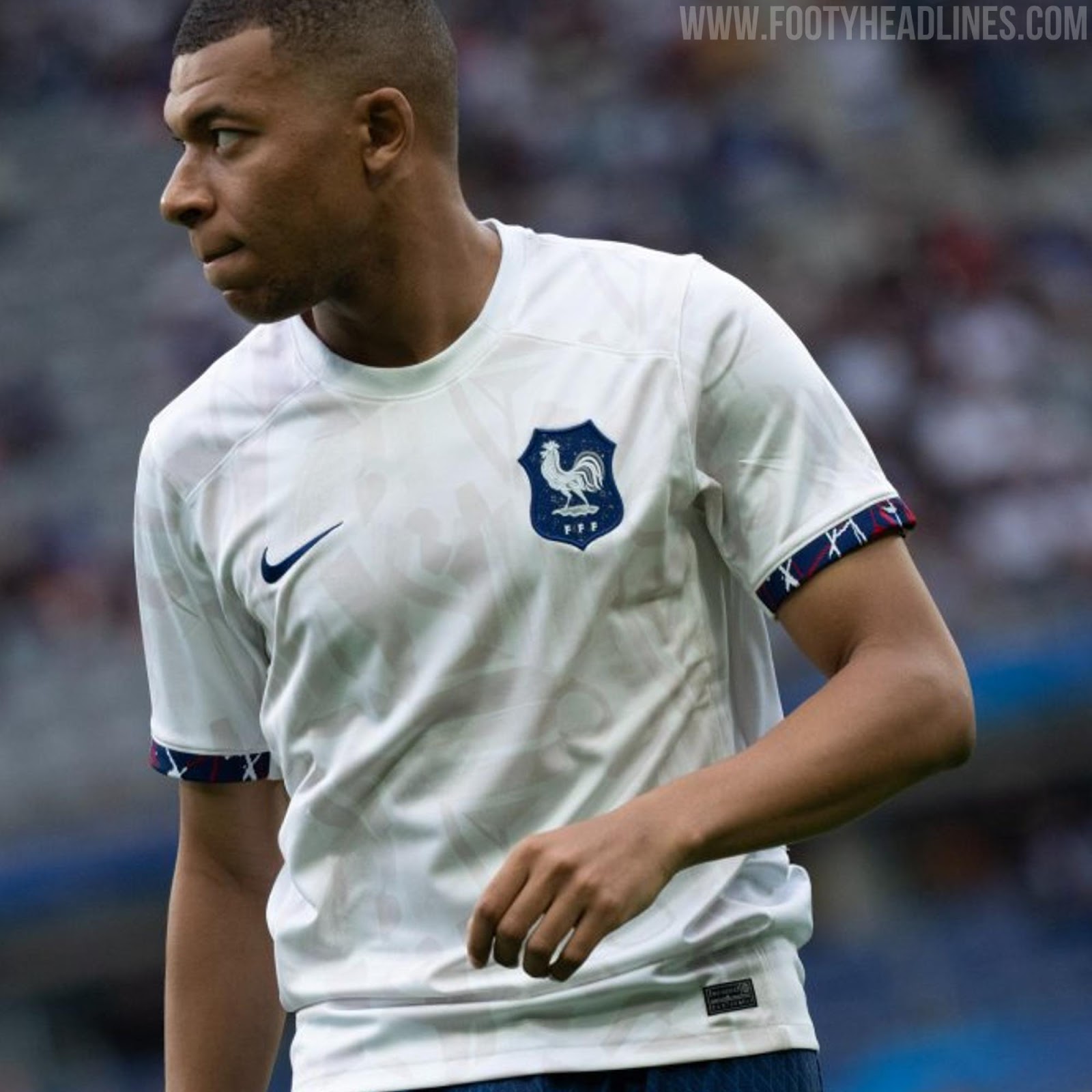 Football League 2023 - How to change kits and players' pictures. 