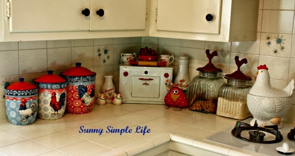 Sunny Simple Life: Chickens in Kitchen Decor