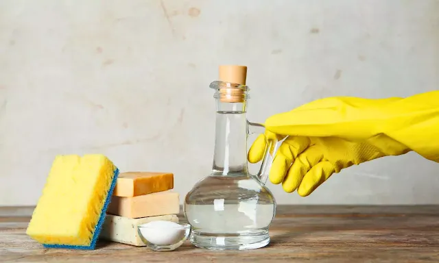 How to Clean an Oven Tray With Vinegar