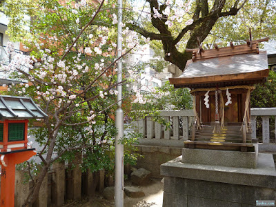 東高津宮王仁神社祠