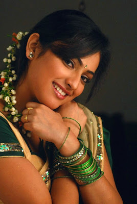 Actress Haripriya Hot Spicy in Saree Pictures