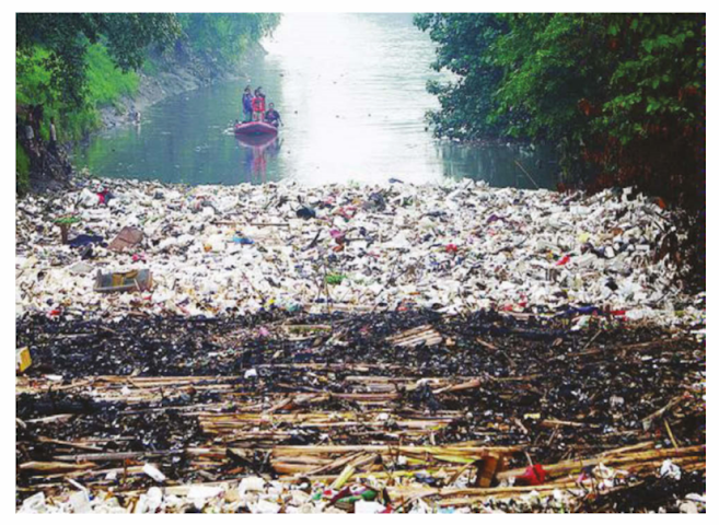 Gambar Sampah di sungai Ciliwung