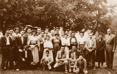 Jugadores y acompañantes en la ronda que se jugó en el Santuario de Santa María de Falgars, 1956