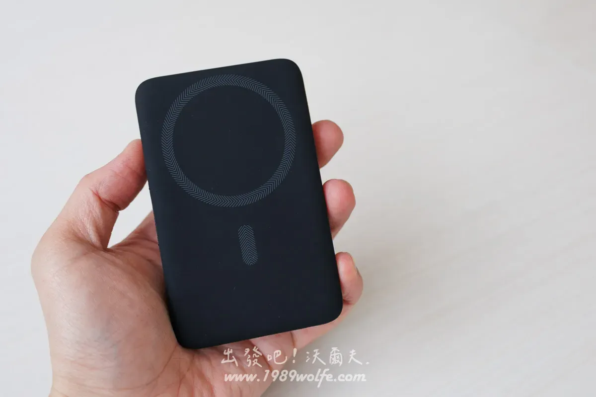 AUKEY Omnia II 系列充電器、行動電源 開箱全評測