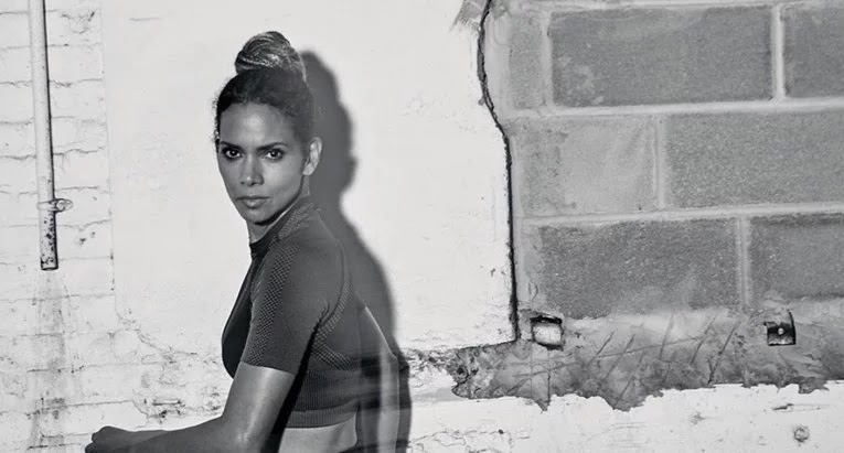 grudnjak-halle_berry-instagram-provokativno-fotografija