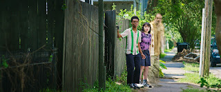 We Have A Ghost. (L to R) Jahi Winston as Kevin, Isabella Russo as Joy, David Harbour as Ernest in We Have A Ghost. Courtesy of Netflix © 2022.