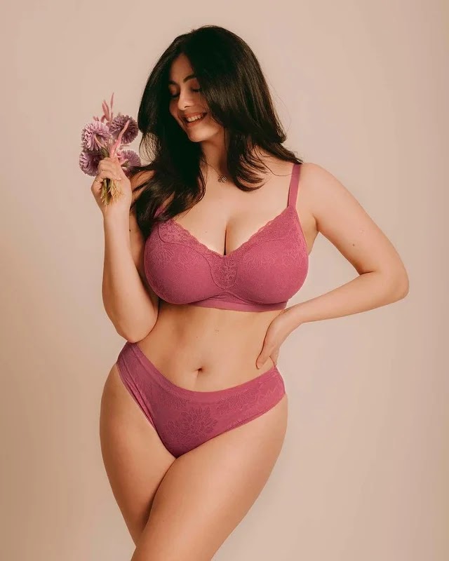 Instagram Glamorous Model Paola Torrente