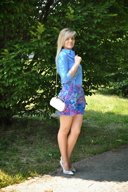 outfit camicia azzurra come abbinare la camicia azzurra abbinamenti camicia azzurra outfit shorts e camicia abbinamenti shorts e camicia mariafelicia magno colorblock by felym mariafelicia magno fashion blogger blog di moda italiani blogger italiane di moda blogger italiane how to wea light blue shirt light blue shirt summer 2015 summer outfits spring outfit outfit estivi donna outfit maggio 2015 blonde hair blonde girl blondie ragazze bionde