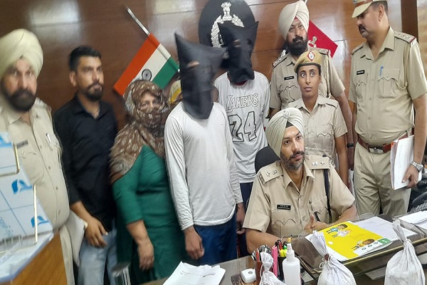4-drug-traffickers-including-2-women-arrested-with-1kg-heroin-worth-about-5-crores