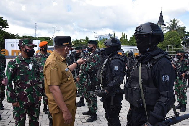 Gabriel Lema Pimpin Gelar Pasukan Gabungan TNI-Polri Pengaman Kedatangan Jokowi di Maluku.lelemuku.com.jpg