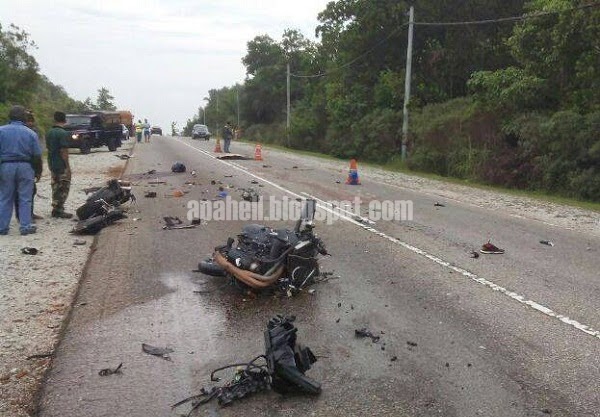 Superbike Hancur Langgar Belakang Lori di Jalan Kuantan 