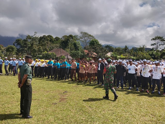 Tanamkan Jiwa Nasionalisme Generasi Muda, Pjs. Danramil 1619 - 07/ Baturiti berikan Wawasan Kebangsaan Kepada Siswa Siswi SMA N 4 Denpasar