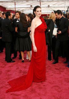 Anne Hathaway Hair Oscars on Anne Hathaway Looked Beyond Stunning In A Red Marchesa Gown At The