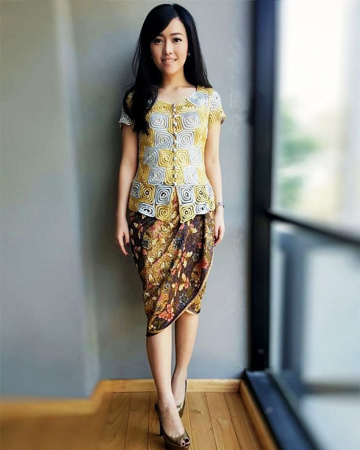  24 model  kebaya  batik modern  wanita untuk  pesta  lengan  