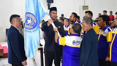 Sekertaris ASPROV PSSI  Sulsel Lantik Pengurus ASKAB Sinjai