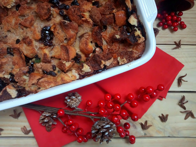 pudin pudding pan duro chocolate pasas arandanos frutos secos fruta escarchada confitada aprovechamiento reciclaje navidad horno leche huevos miel azahar navideño casero fácil sencillo rápido