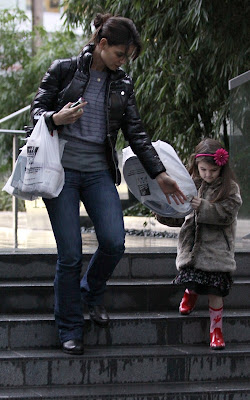 Katie Holmes and Suri Cruise shopping in Vancouver
