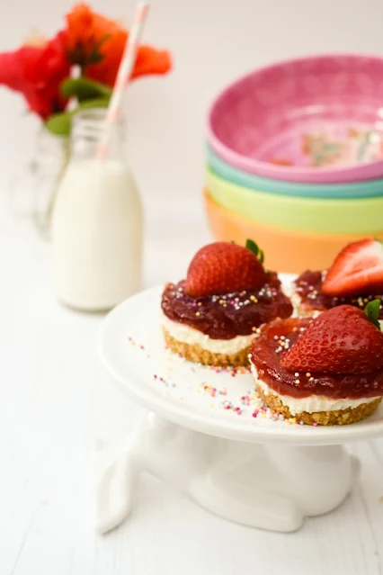 mini strawberry cheesecakes