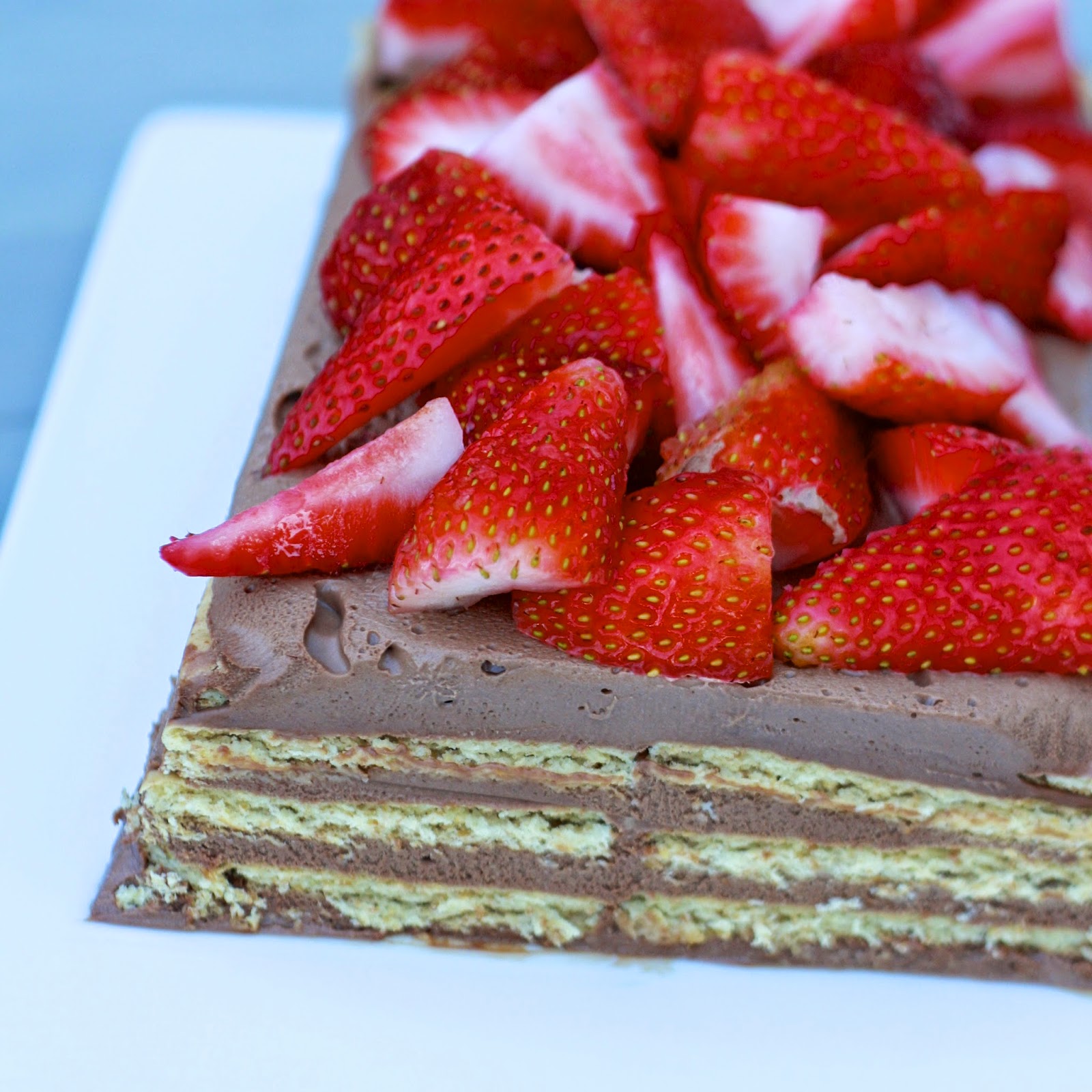 No Bake Chocolate Layered Cheesecake with Strawberries | The Sweets Life