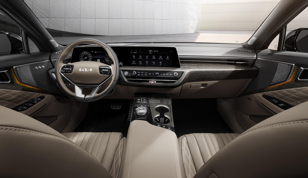 Kia K8 interior - Modernity and technology meet in a luxury sports sedan
