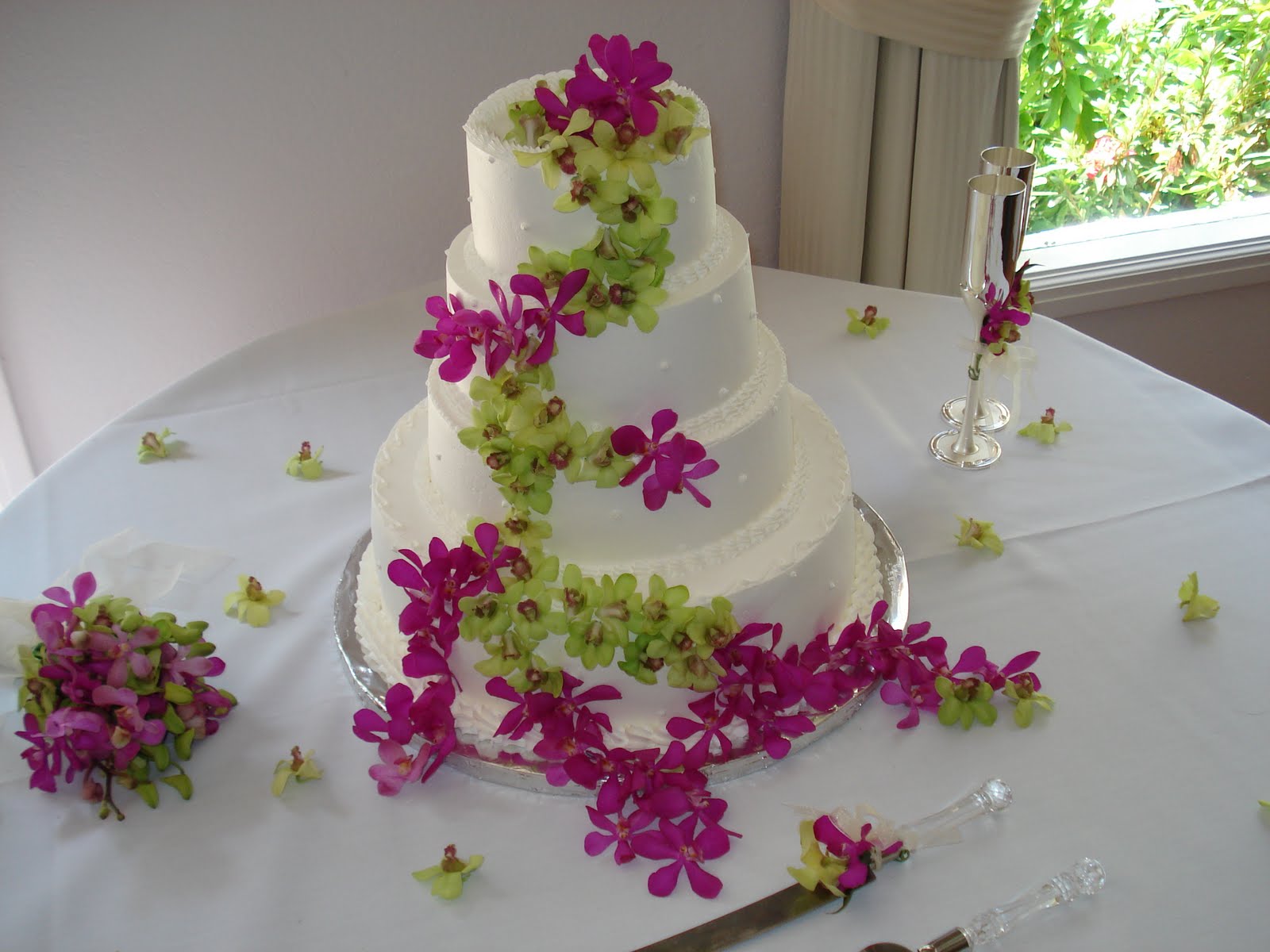 Wedding  Cakes  Pictures Round Green Orchid Wedding  Cakes 
