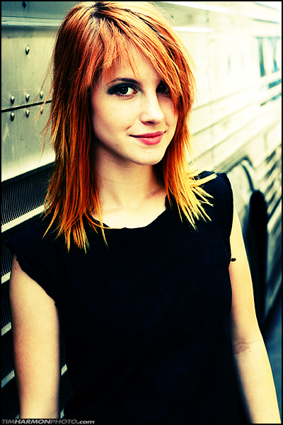 Paramore band is made up f Hayley Williams b 27 Dec 1988 vocals 