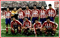 CLUB ATLÉTICO DE MADRID - Madrid, España - Temporada 1995-96 - López, Molina, Vizcaíno, Kiko, Caminero, Geli y Penev; Simeone, Pirri, Toni y Solozábal - ATLÉTICO DE MADRID 0, SEVILLA F. C. 1 (Moya) - 10/02/1996 - Liga de 1ª División, jornada 26 - Madrid, estadio Vicente Calderón