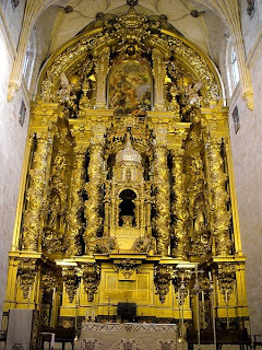 Retablo Mayor del Convento de San Esteban de Salamanca.Se aprecia una ornamentación cargada,exagerada