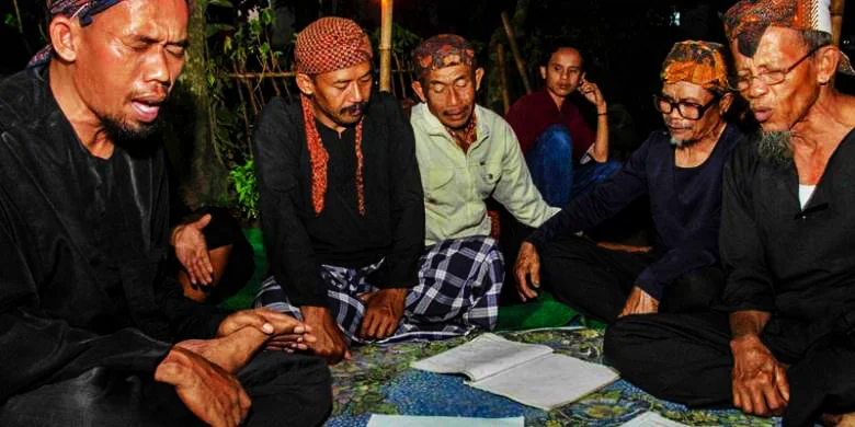 Budaya Kuningan, Tradisi Cingcowong, Saptonan di Kuningan, Kawin Cai, Pertunjukan Seni Tradisional, Melestarikan Kebudayaan Lokal, Desa Pasiragung Kuningan, Permainan Tradisional Anak-anak, Warisan Budaya Jawa Barat, Kebudayaan Pasundan, Kuningan, Lab Bumi Budaya, Komunitas Budaya Kuningan, Generasi Muda dan Budaya, Masa Depan Budaya Lokal, Lestarikan Tradisi Kuningan