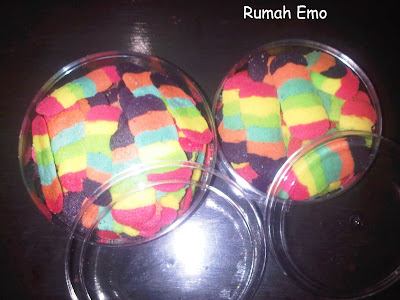 Kue Kering Lidah Kucing Rainbow (Pelangi)