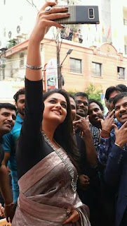 Keerthy Suresh in Saree with Cute Smile at Happi Mobile Store Launch in Guntur