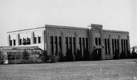 http://umanitoba.ca/libraries/archives/tribune/photographs/display_photo.php?id=4729