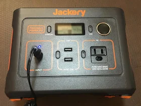 ジャクリ240Wh充電中