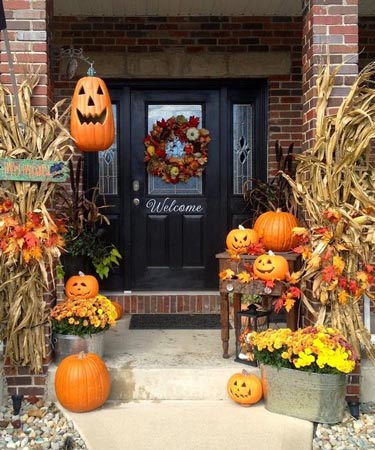 Decorate front porch halloween