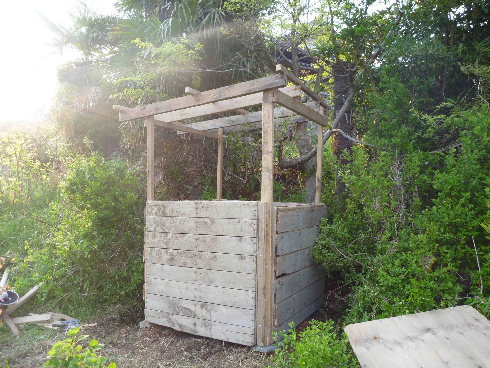 how to build a wood compost bin