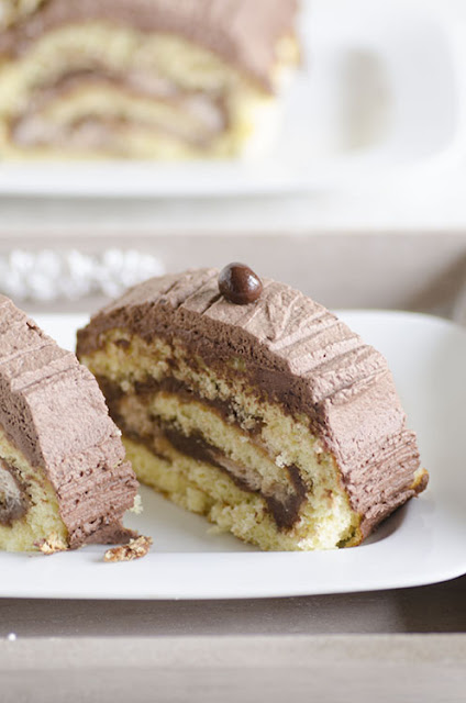 Rotolo con crema di castagne, panna e cacao