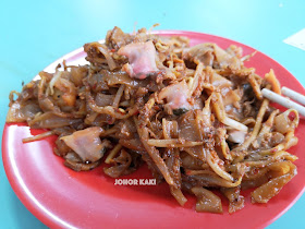 Outram Park Fried Kway Teow Mee in Singapore 欧南園炒粿麺