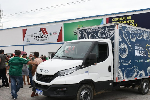 João Azevêdo inaugura Casa da Cidadania e entrega caminhão com baú isotérmico em Santa Teresinha