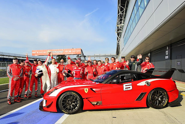 Record Guiness de Ferrari en Silverstone. Fotos y vídeos