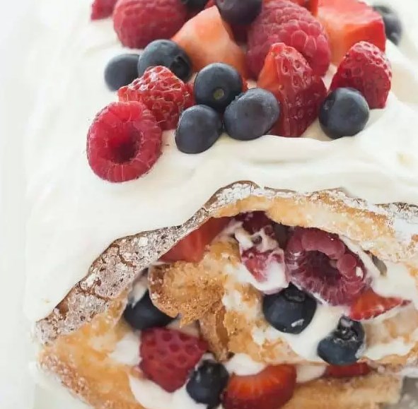 TRIPLE BERRY ANGEL FOOD CAKE ROLL (A RED, WHITE AND BLUE DESSERT) #cakerecipe #desserts