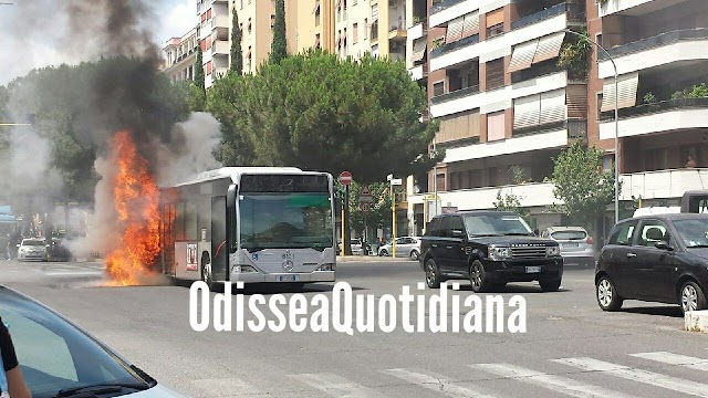 Ennesimo incendio su un autobus Atac